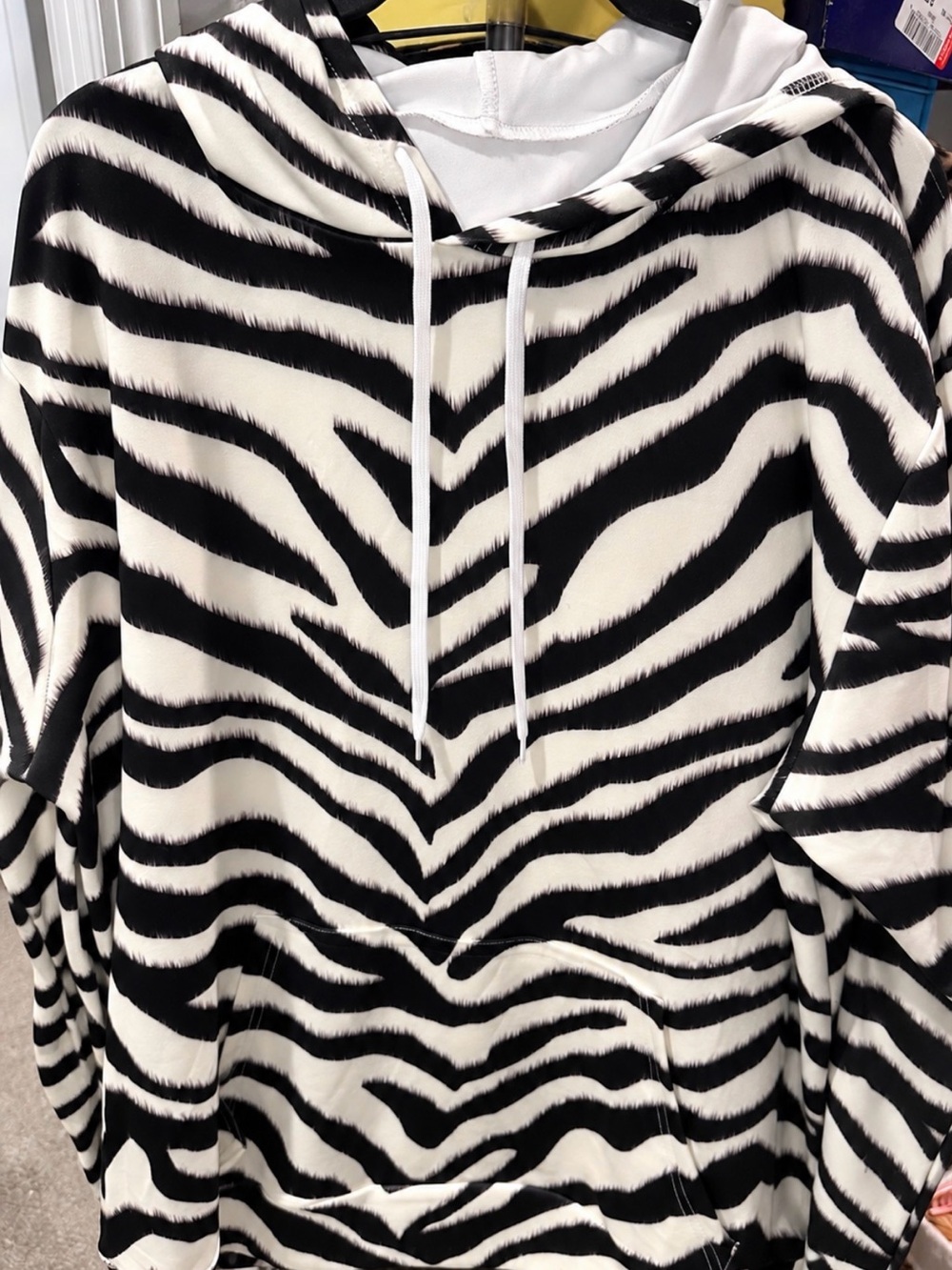 Zebra Print Hooded Pullover Sweatshirt - Black & White